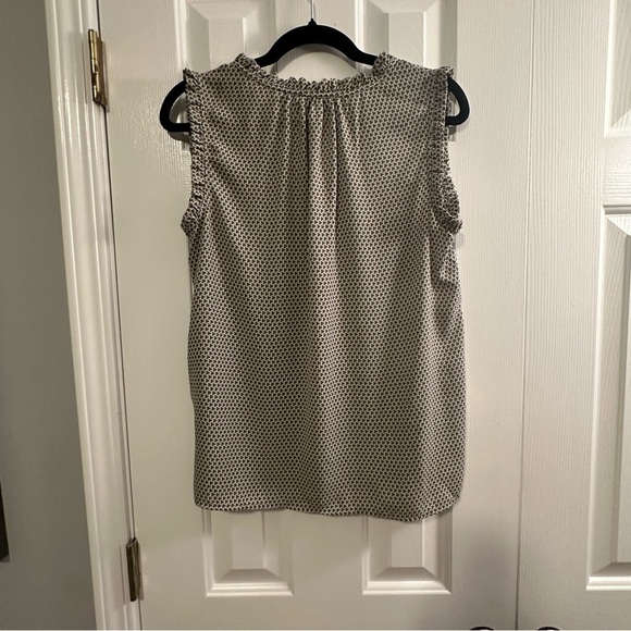 Liz Claiborne Sleeveless V-Neck Printed Top Ruffle Trim Olive Green Womens Small - Picture 3 of 5